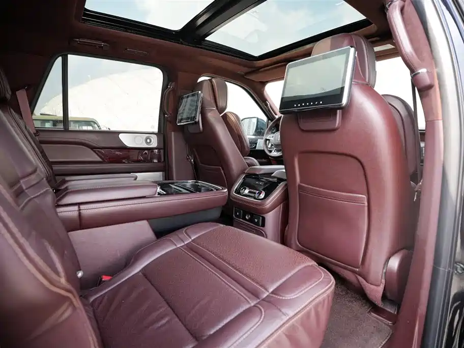 Lincoln Navigator 2019 — фото 11