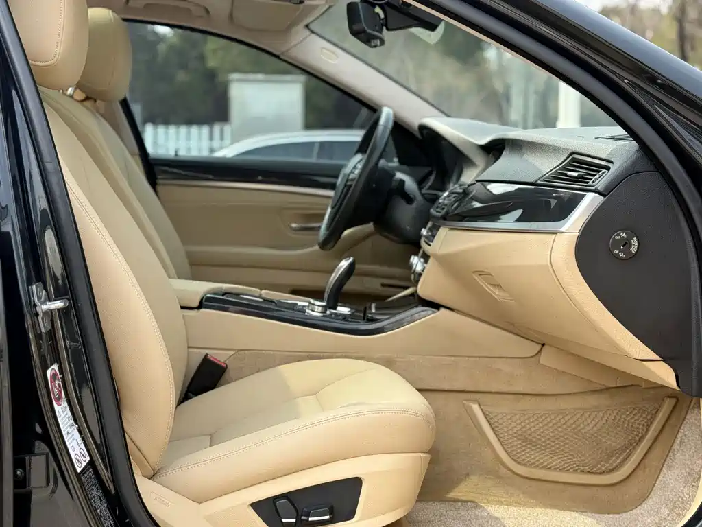 BMW 5 Series 2012 — фото 11