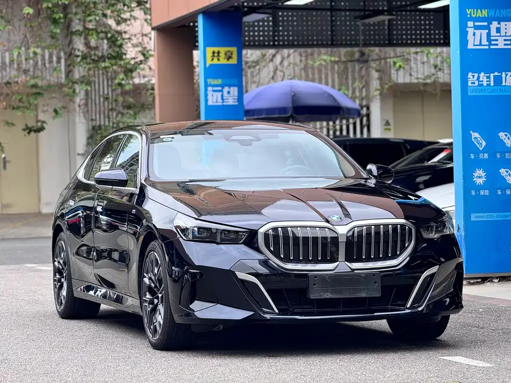 BMW 5 Series 2025 — фото 4