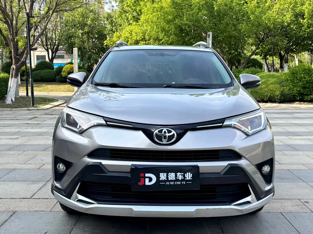 Toyota RAV4 2019 — фото 2