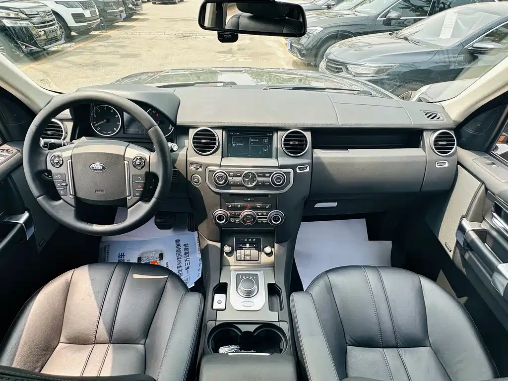 Land Rover Discovery 2016 — фото 23
