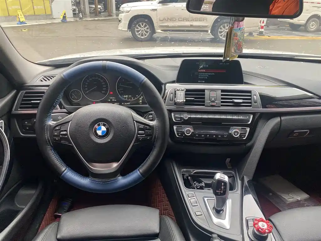 BMW 3 Series 2018 — фото 6