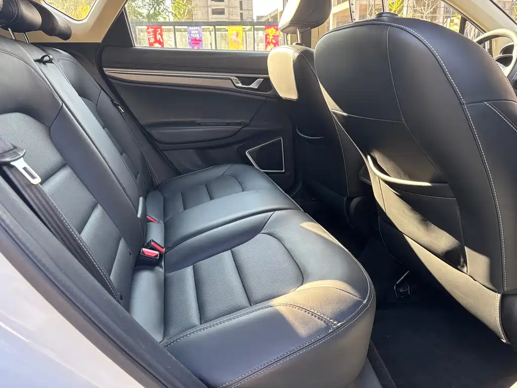 Geely Emgrand GS 2017 — фото 11