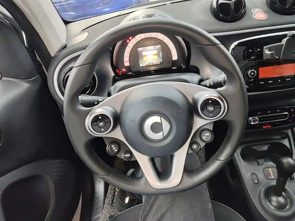 smart Fortwo 2018 — фото 11