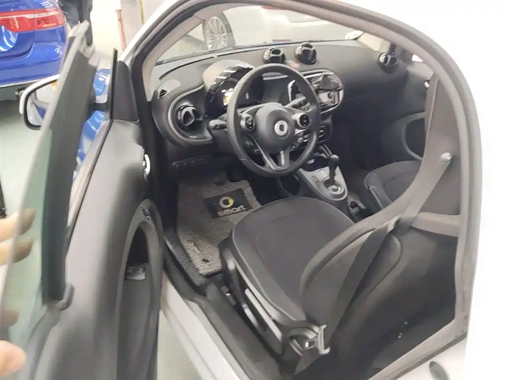 smart Fortwo 2018 — фото 16