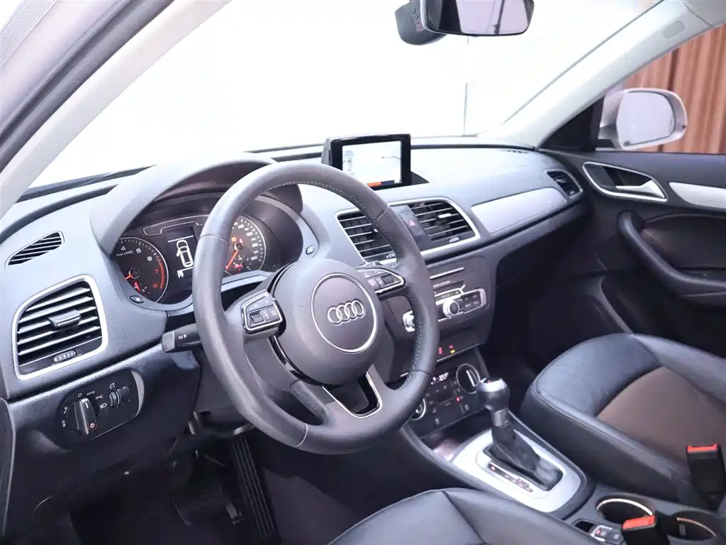 Audi Q3 2019 — фото 11