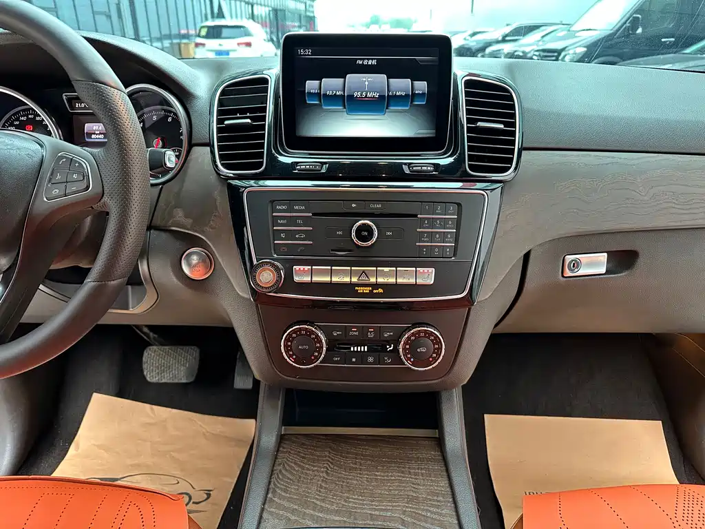 Mercedes-Benz GLE 2016 — фото 13