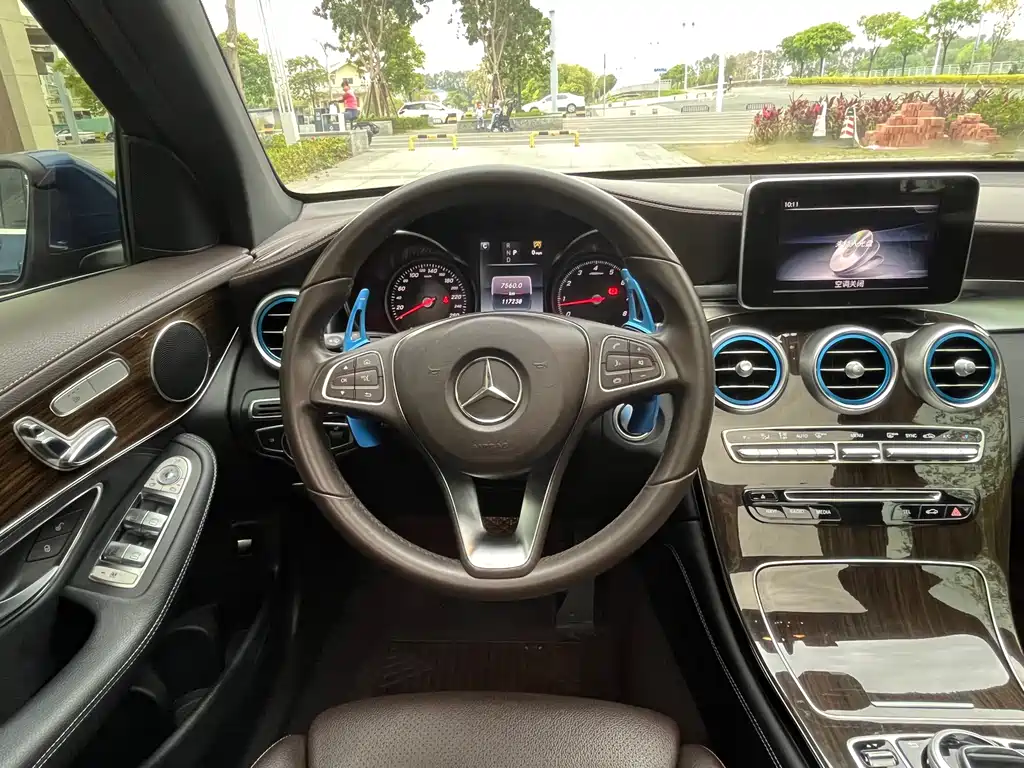 Mercedes-Benz GLC 2017 — фото 17