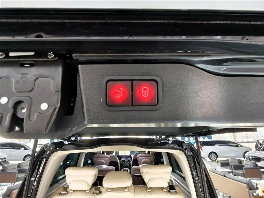 Mercedes-Benz Vito 2023 — фото 24