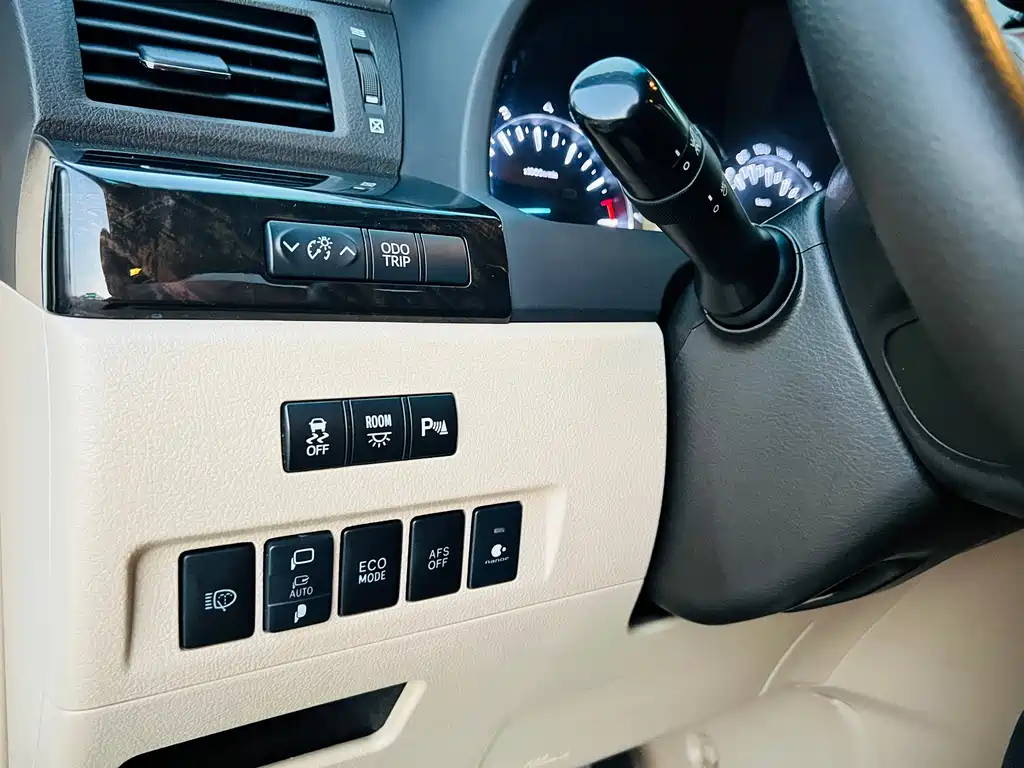 Toyota Alphard 2013 — фото 24