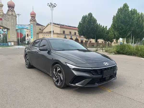 Hyundai Elantra 2023