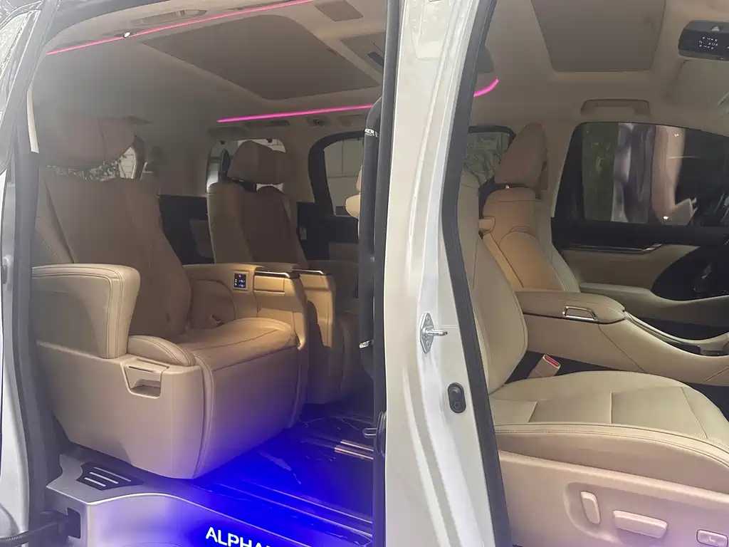 Toyota Alphard 2022 — фото 14