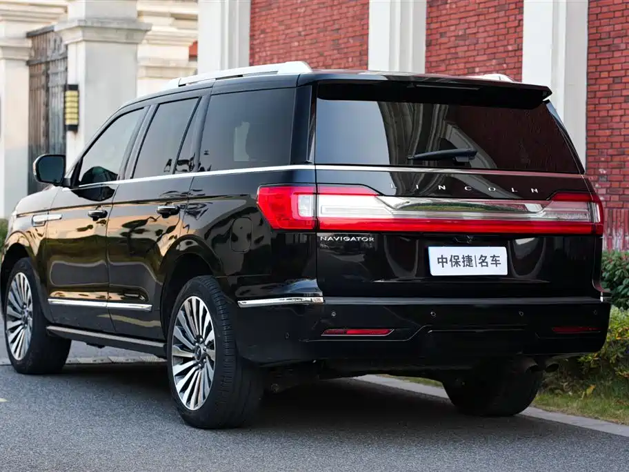 Lincoln Navigator 2022 — фото 26