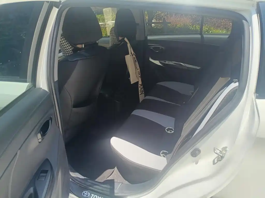 Toyota Yaris L 2022