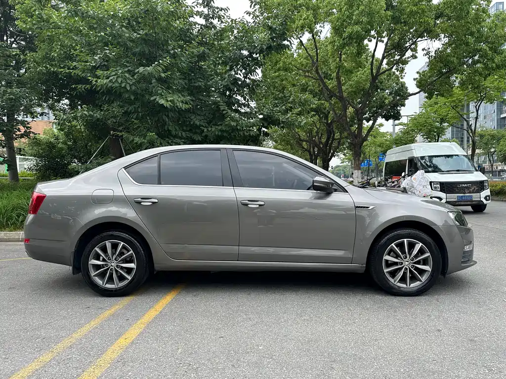 Skoda Octavia 2017 — фото 4