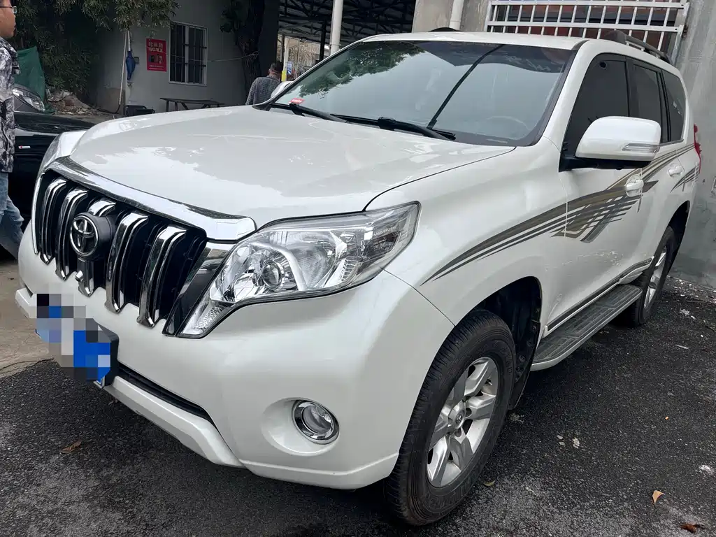 Toyota Prado 2017 — фото 1