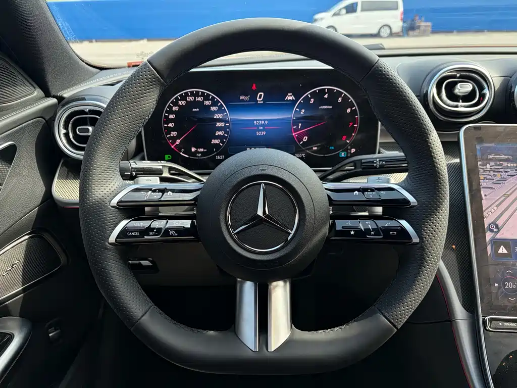 Mercedes-Benz C-Class 2025 — фото 8