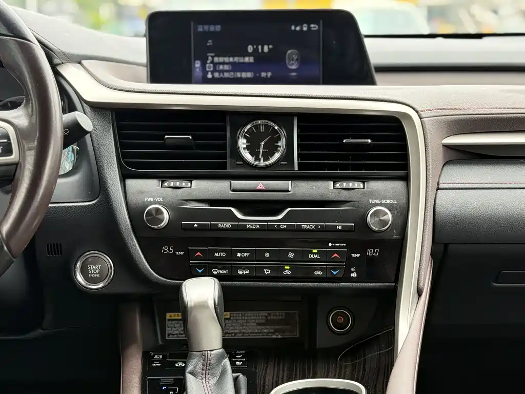 Lexus RX 2018 — фото 12
