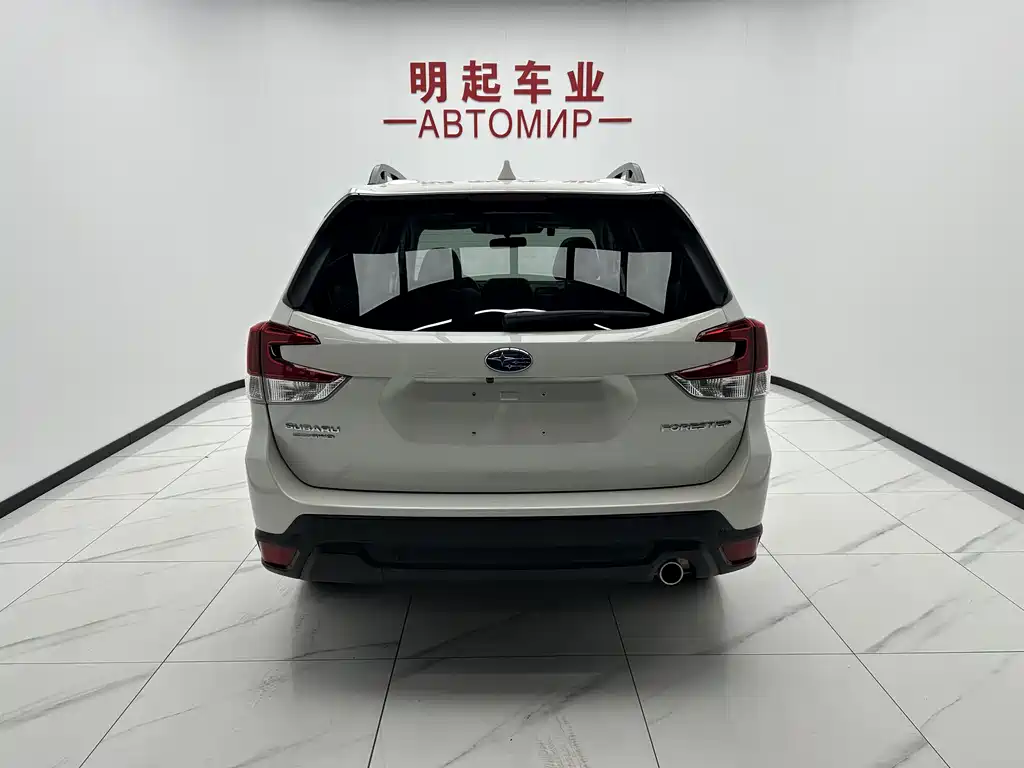 Subaru Forester 2023 — фото 10
