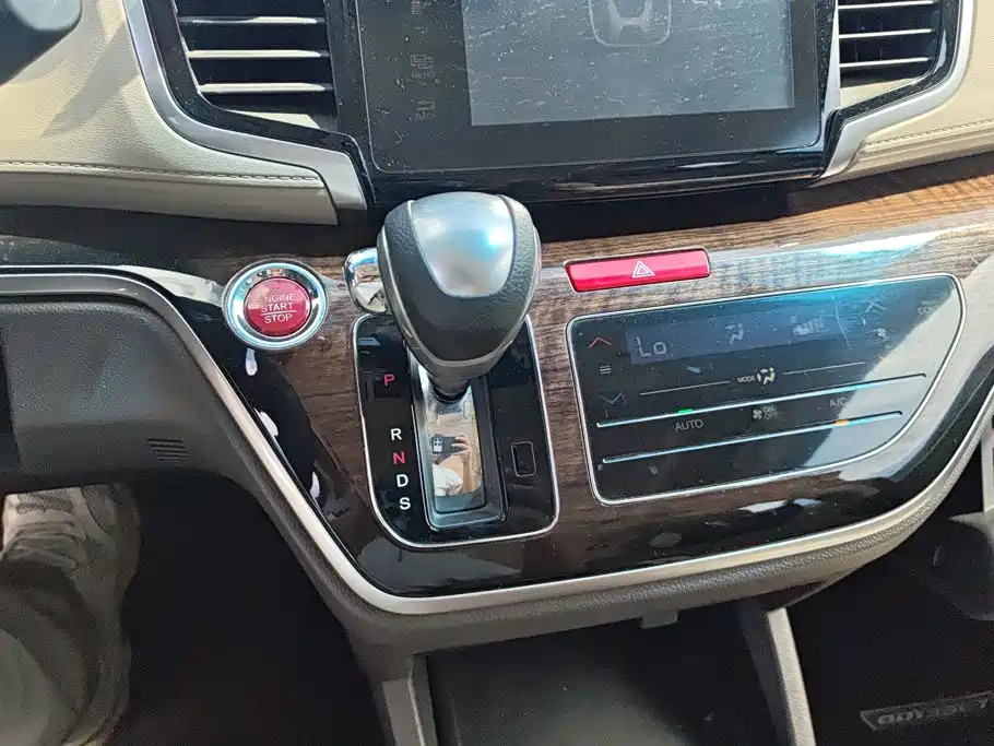 Honda Odyssey 2017 — фото 16