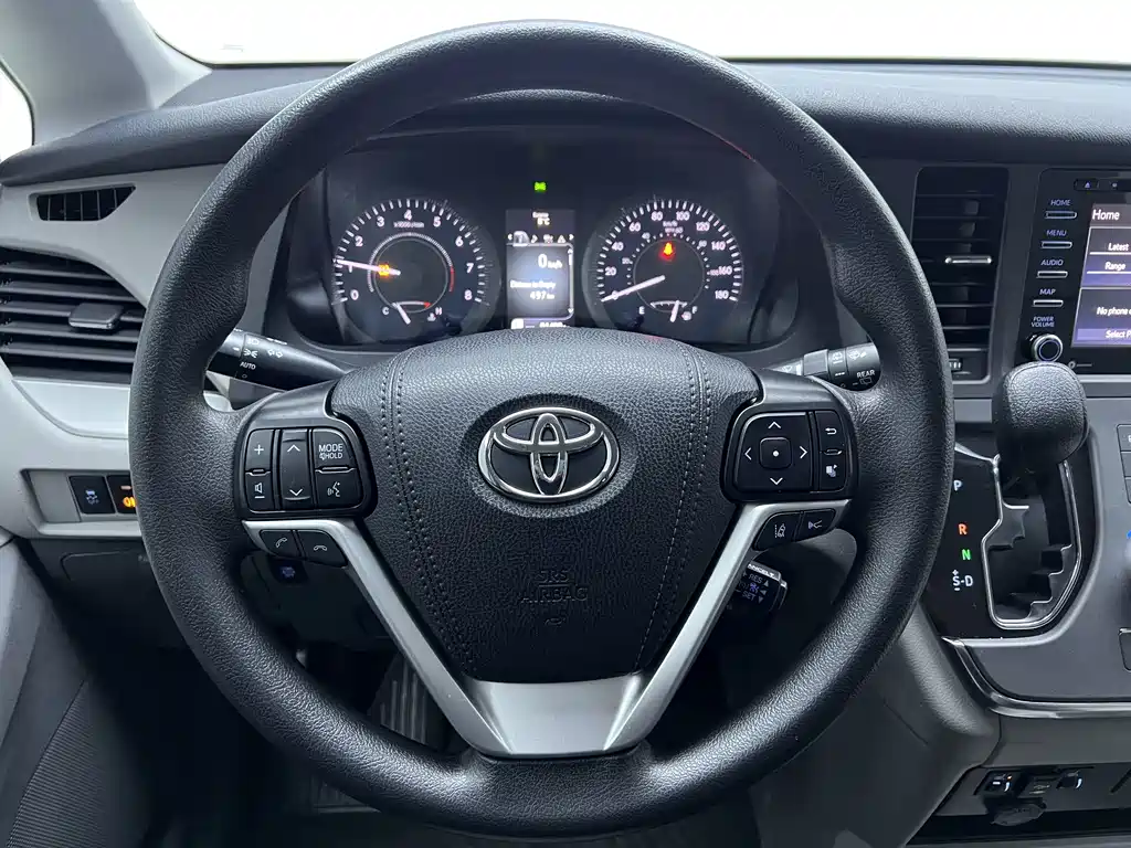 Toyota Sienna 2019 — фото 13