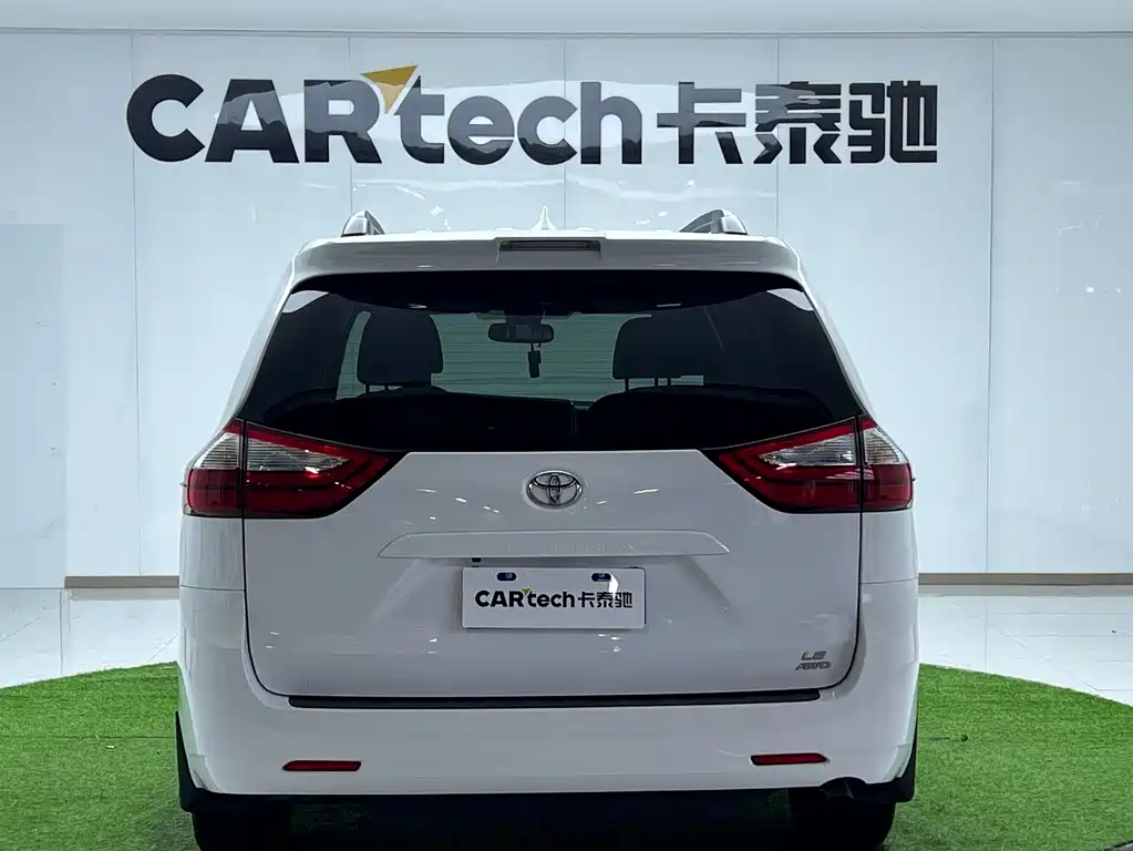 Toyota Sienna 2019 — фото 2