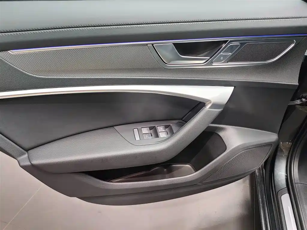 Audi A6L 2024 — фото 23