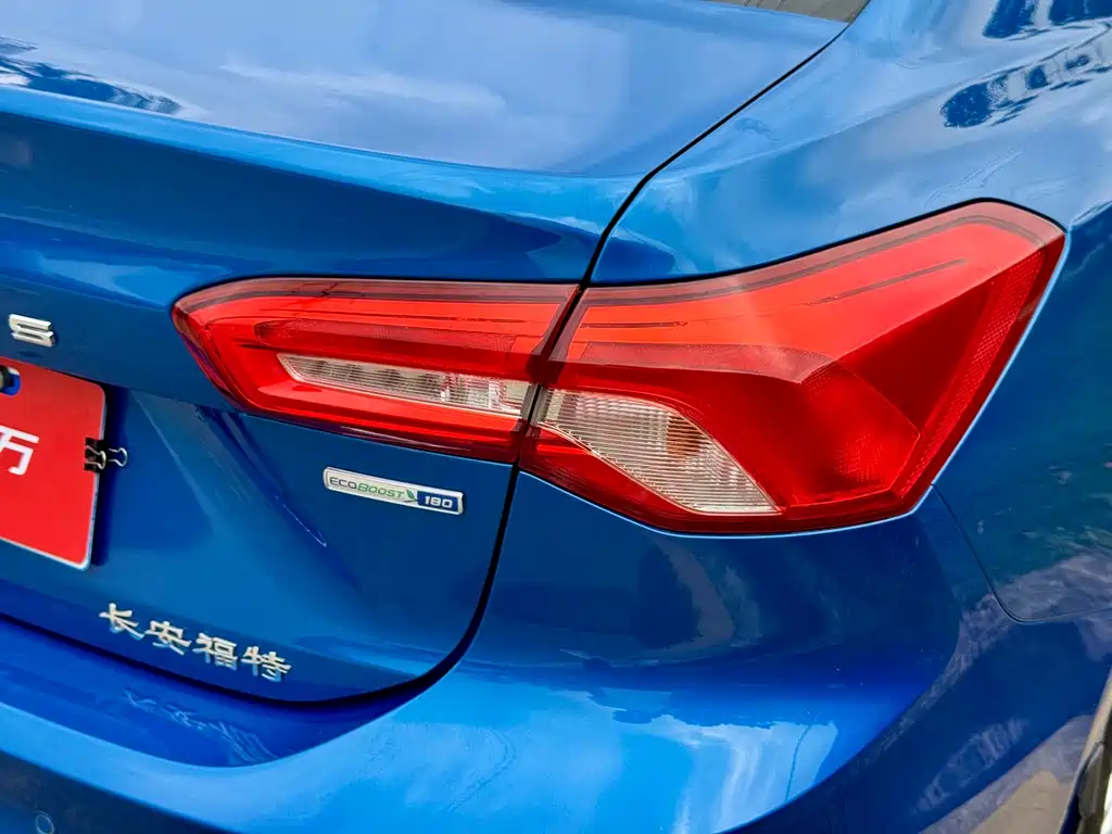 Ford Focus 2021 — фото 10