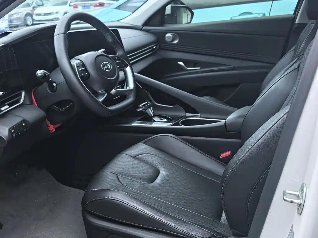 Hyundai Elantra 2023