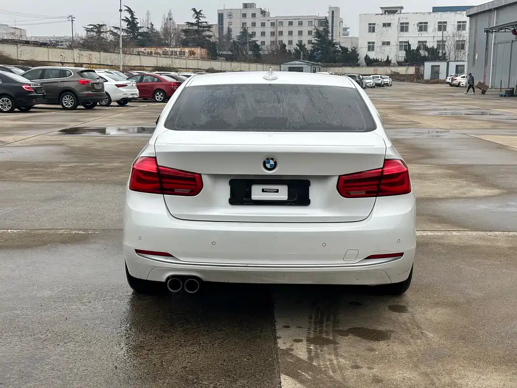 BMW 3 Series 2019 — фото 10