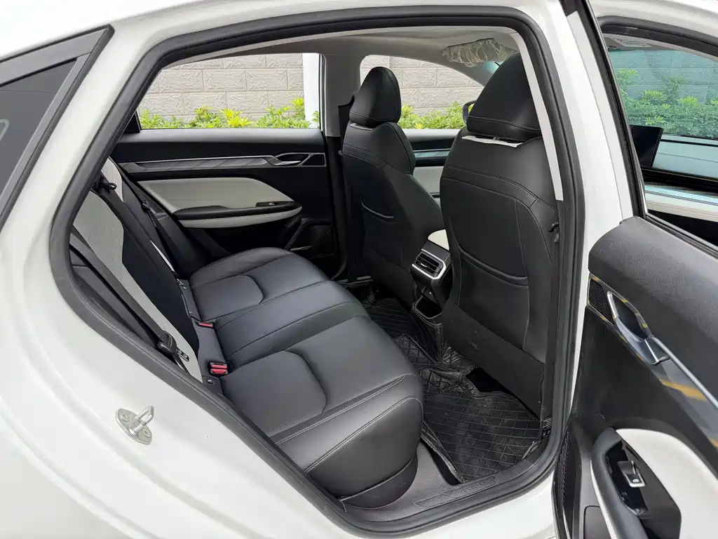 Geely Emgrand L 2022 — фото 18