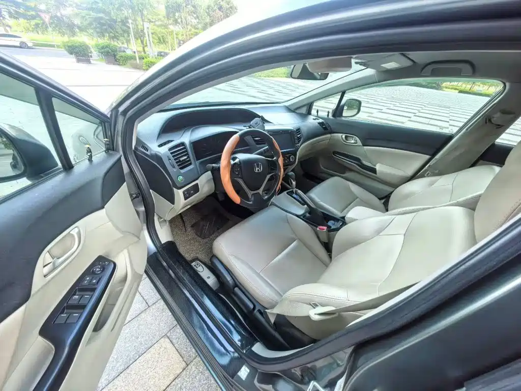 Honda Civic 2015 — фото 16