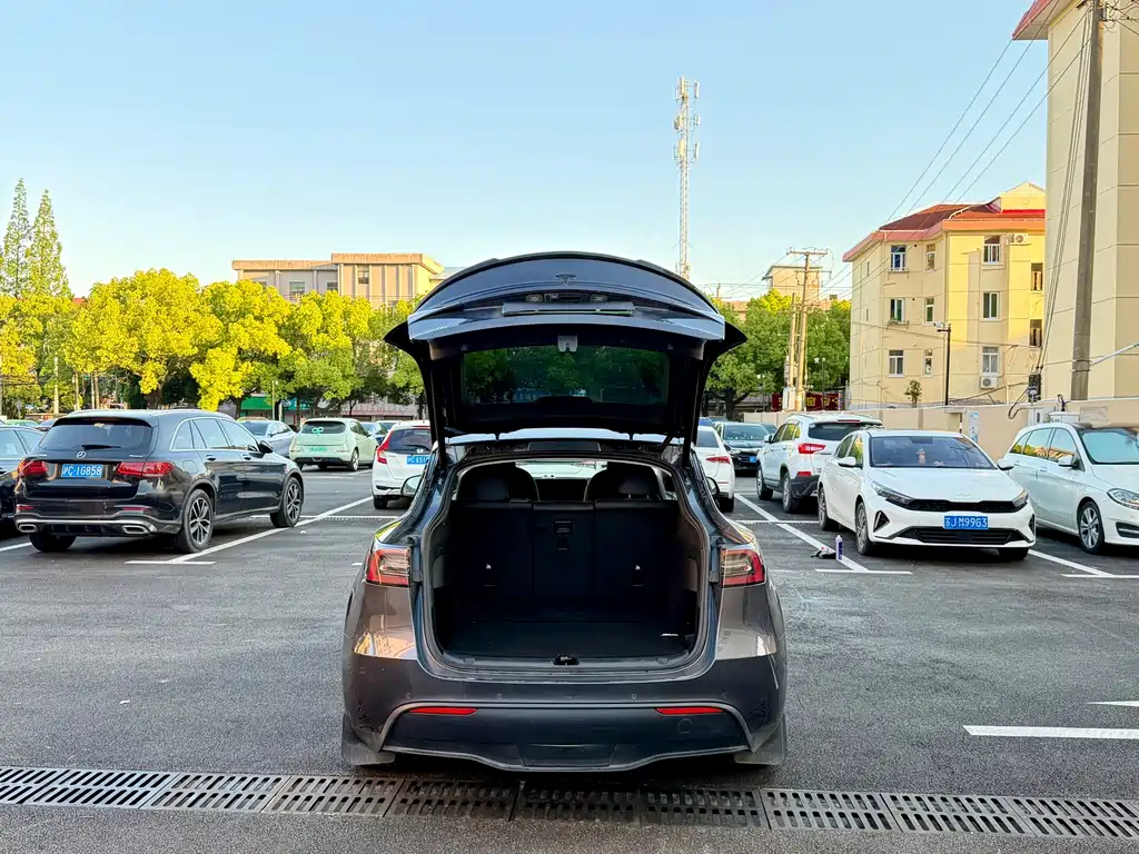Tesla Model Y 2022 — фото 17