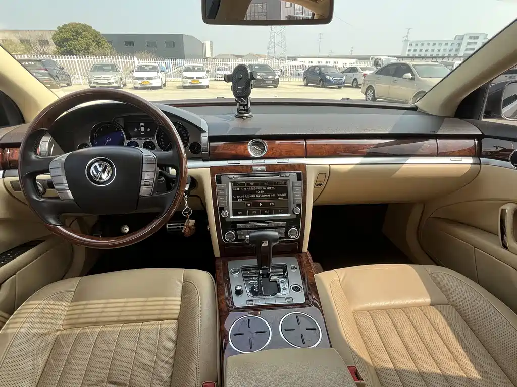 Volkswagen Phaeton 2015 — фото 27