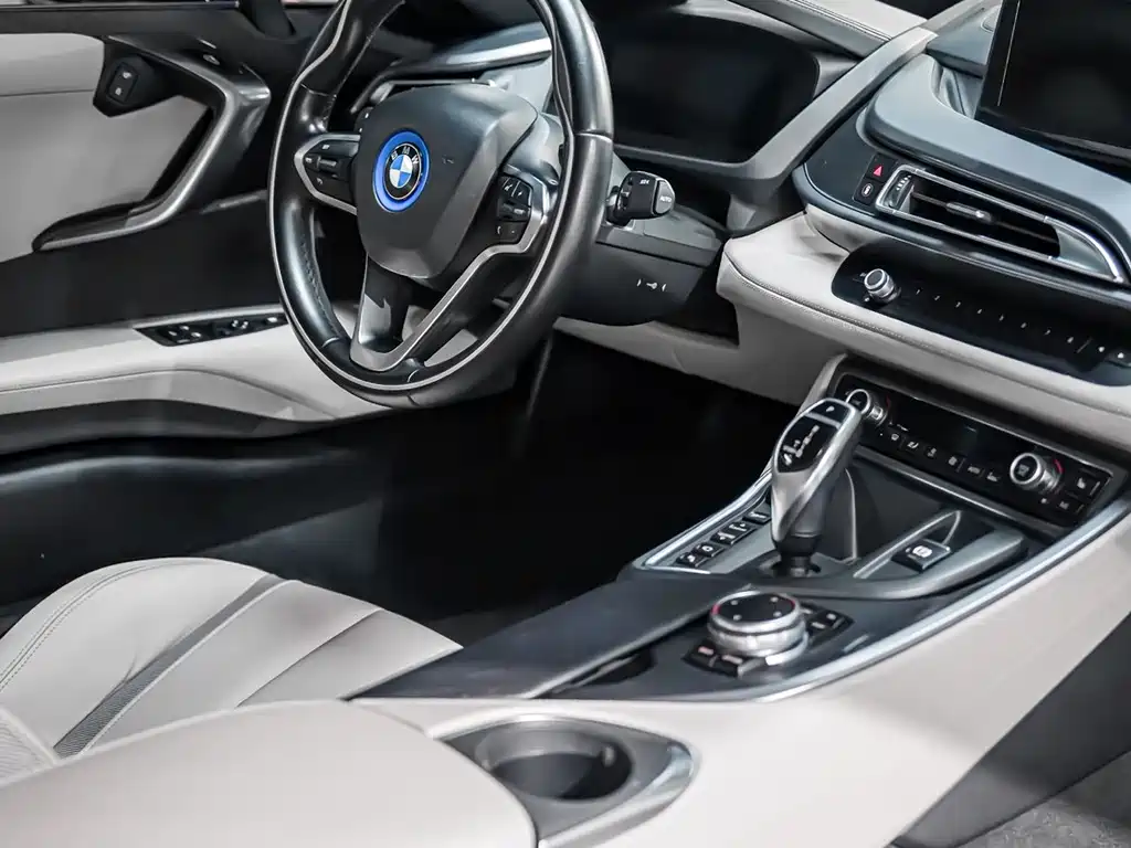 BMW i8 2017 — фото 10