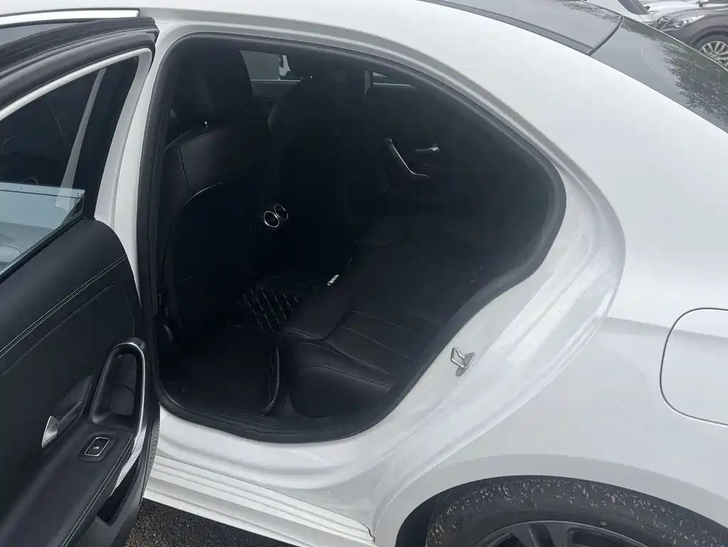Mercedes-Benz A-Class 2022 — фото 15