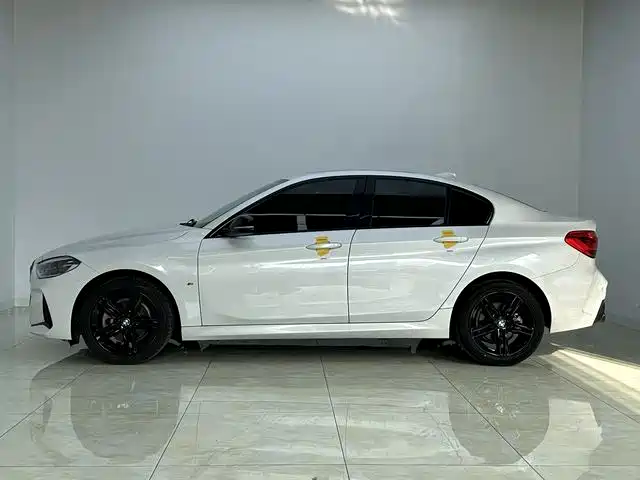 BMW 1 Series 2022 — фото 10