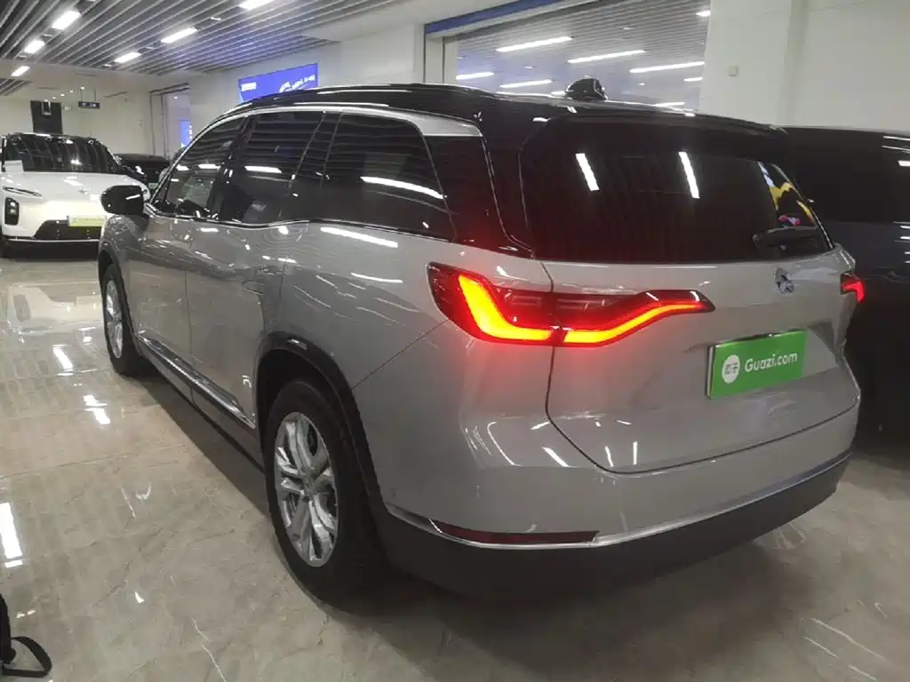 NIO ES8 2021