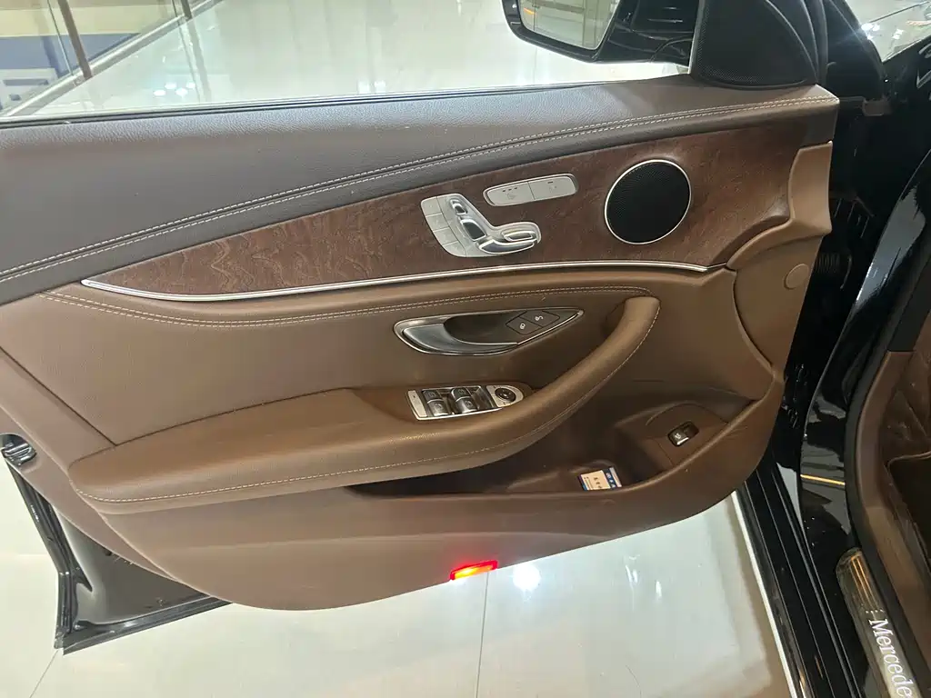 Mercedes-Benz E-Class 2023 — фото 15