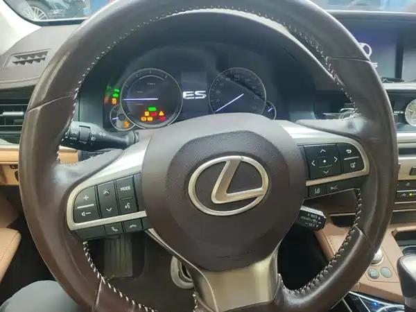 Lexus ES 2016