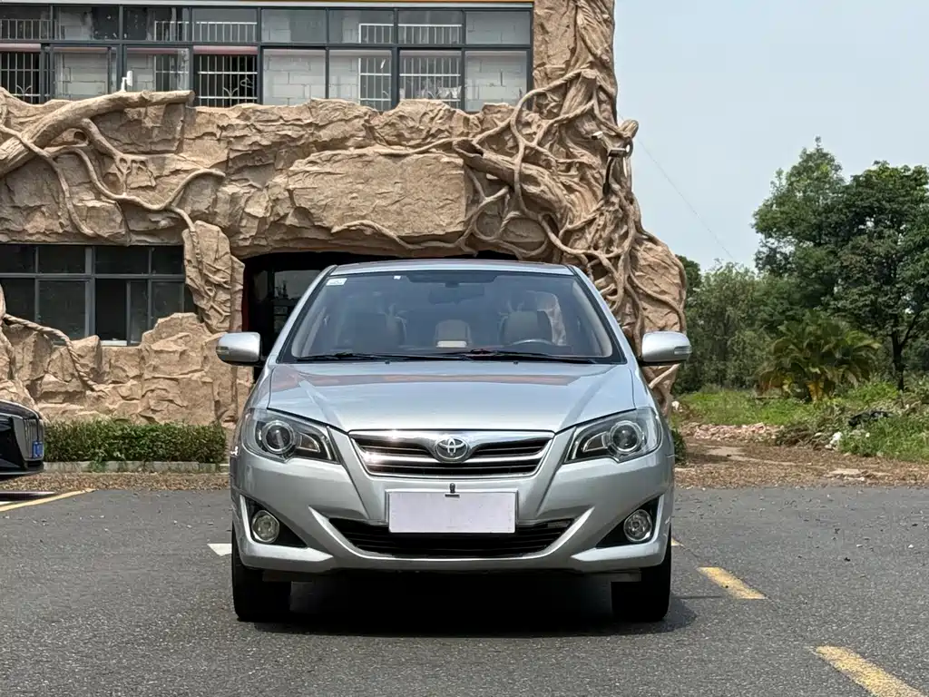 Toyota Corolla 2015 — фото 3