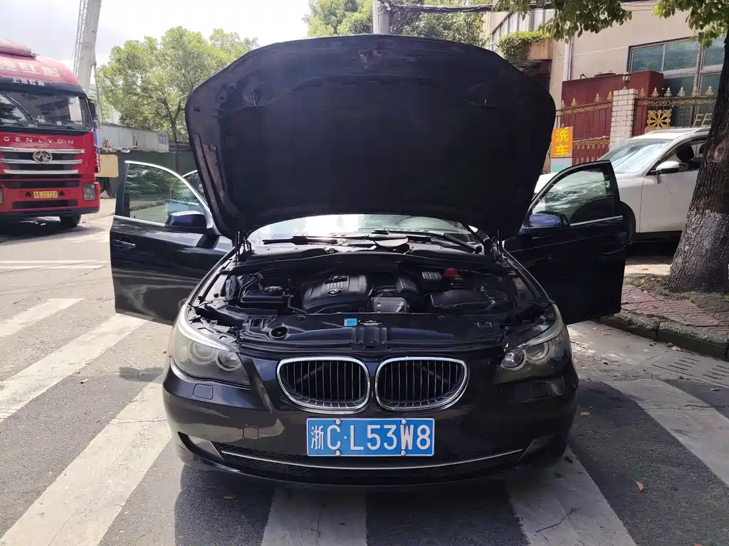 BMW 5 Series 2009 — фото 13
