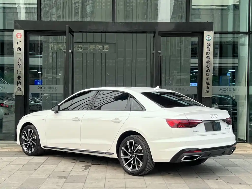 Audi A4L 2023 — фото 4