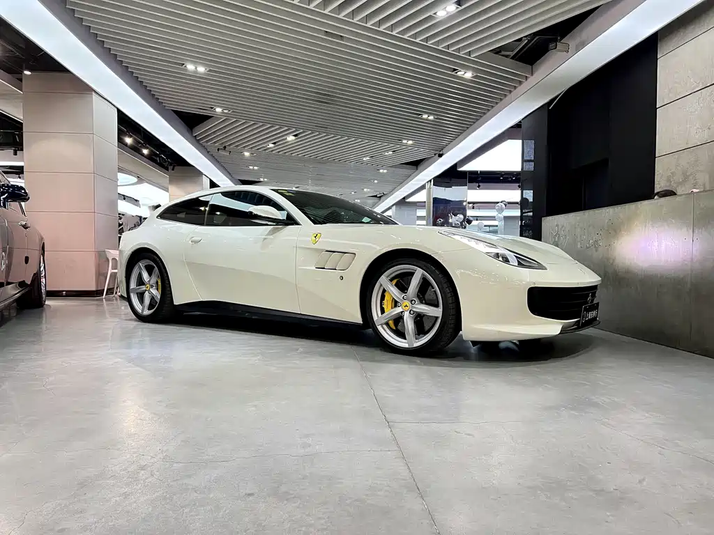 Ferrari GTC4Lusso 2018 — фото 3