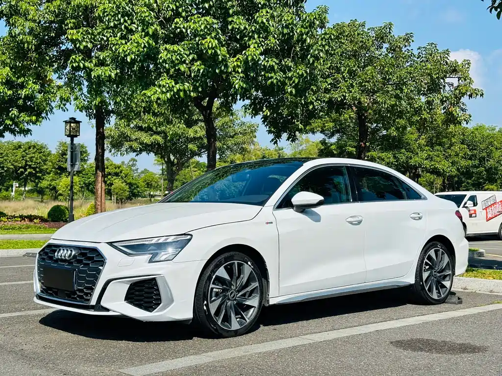 Audi A3 2022 — фото 1