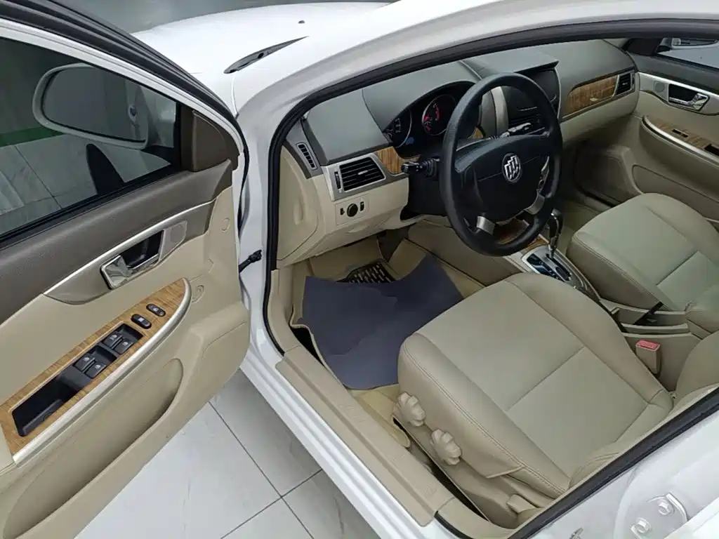 Buick Excelle 2015 — фото 16