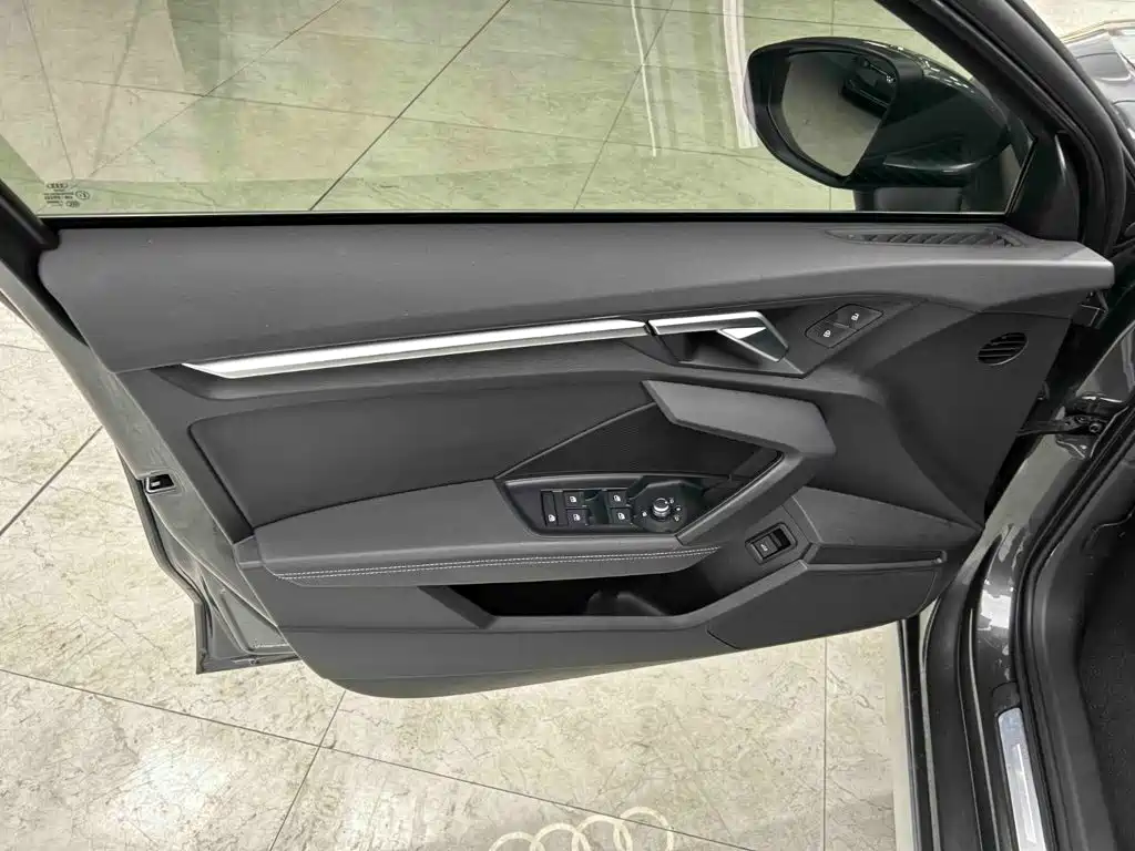 Audi A3 2023 — фото 10