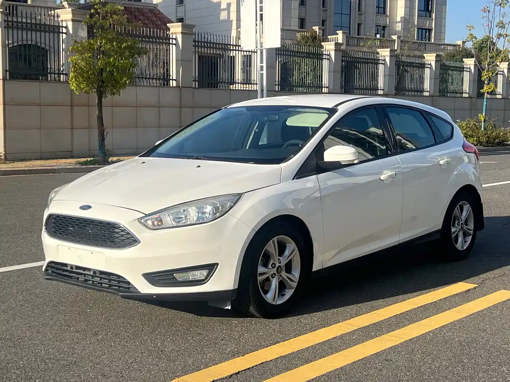 Ford Focus 2017 — фото 1