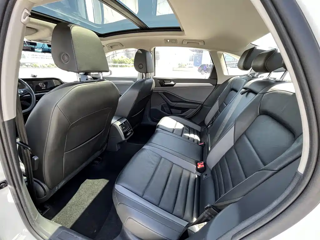 Volkswagen Sagitar 2022