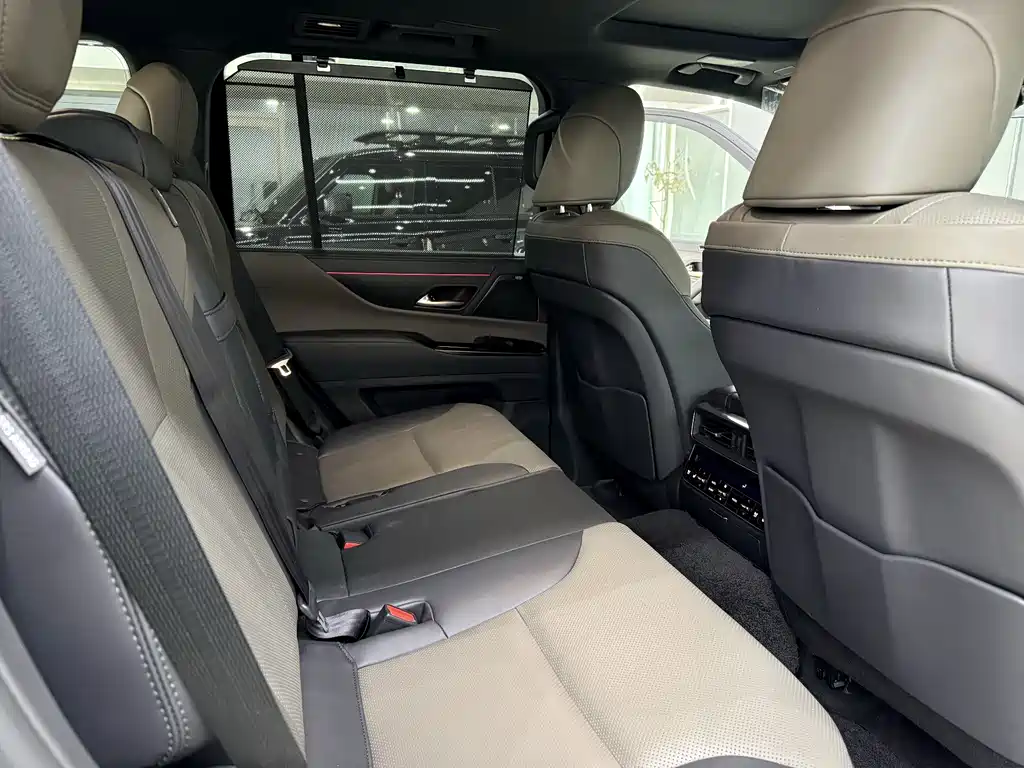 Lexus LX — фото 11
